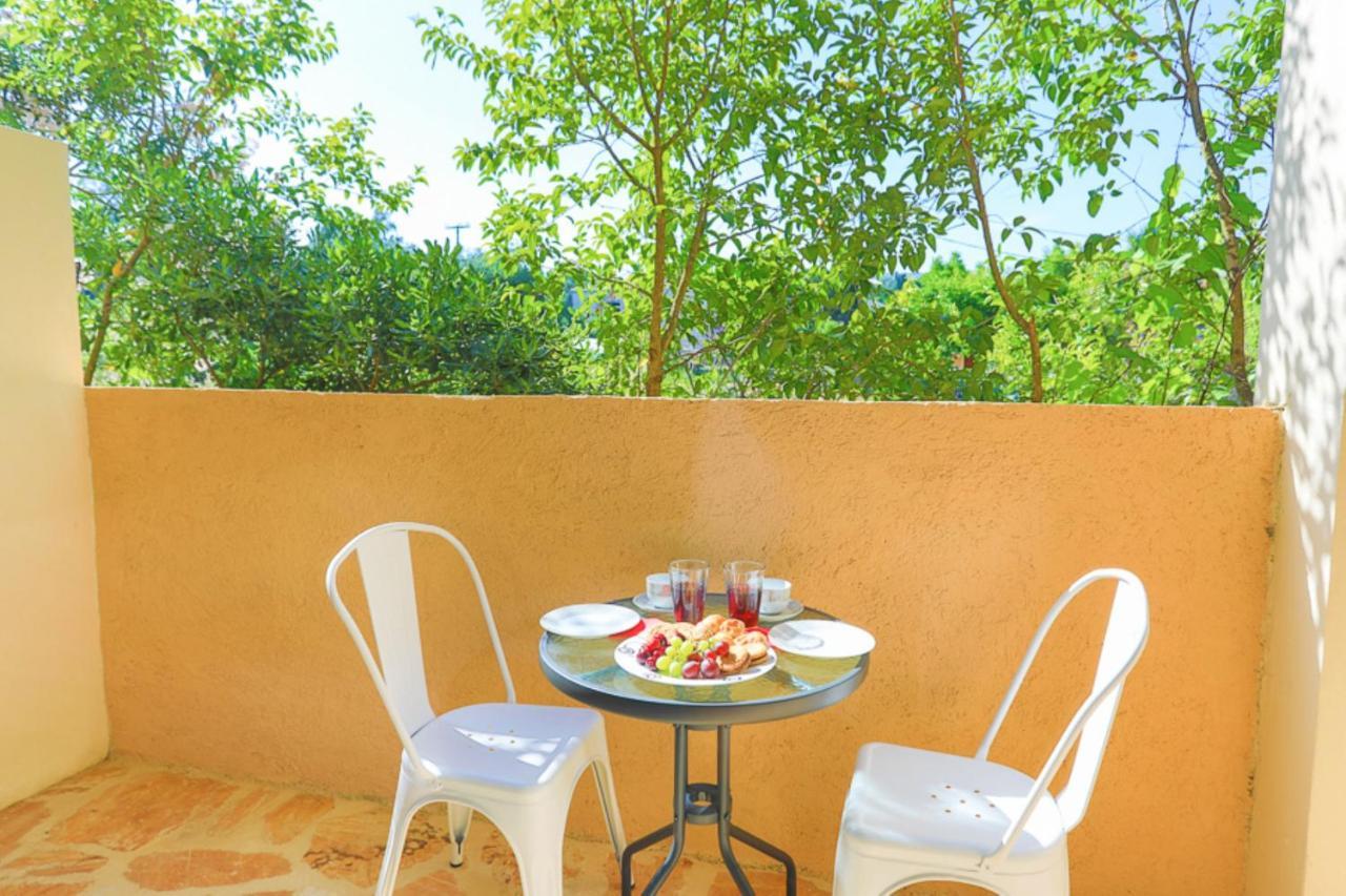 Senses Suites Дассия Экстерьер фото